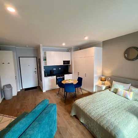 Appartement New Near Metro & Mall In Oasis Warschau